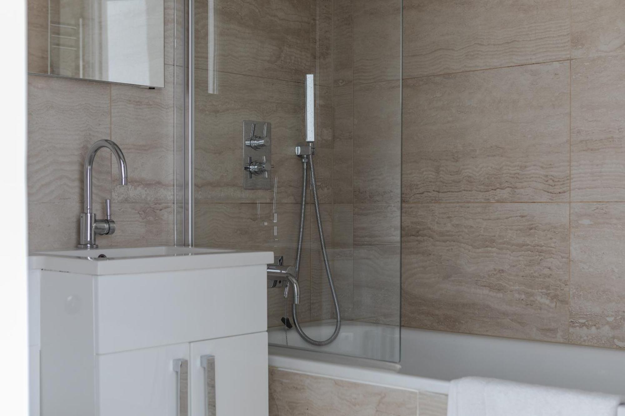 Apartment Number 53 - Stunning Maisonette With Parking In Kensington & Chelsea *