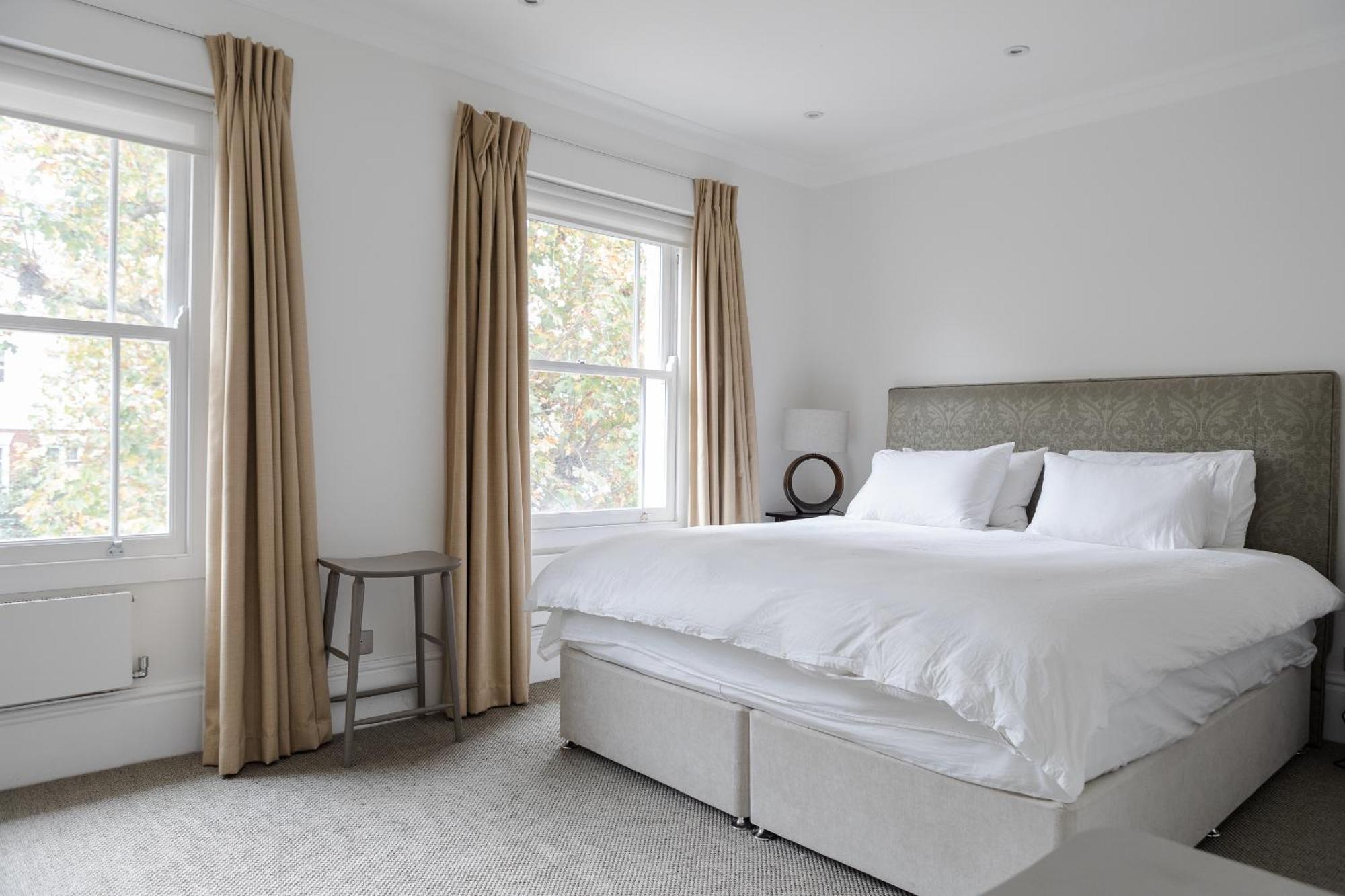 Apartment Number 53 - Stunning Maisonette With Parking In Kensington & Chelsea *