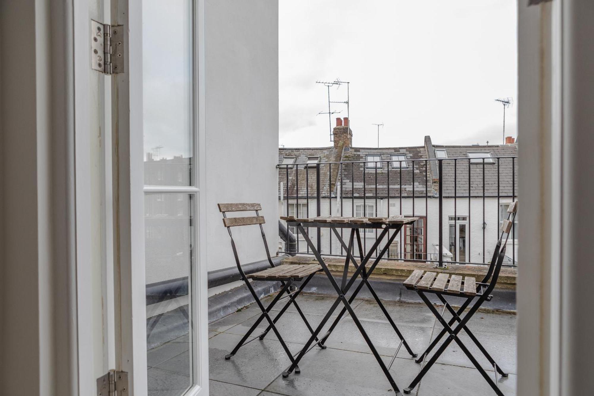 Number 53 - Stunning Maisonette With Parking In Kensington & Chelsea Apartment London