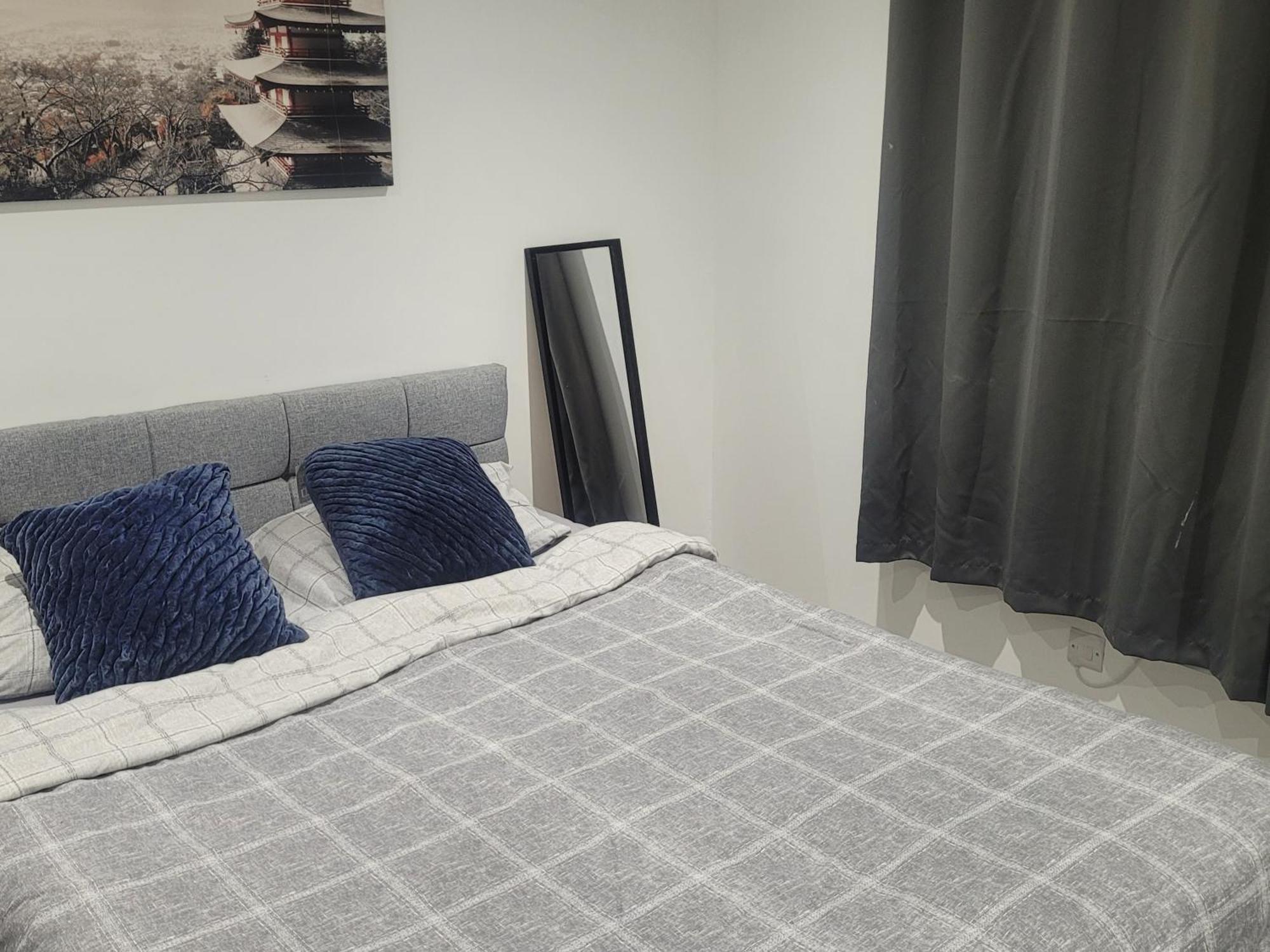Private In A 2 Bed In Zone 2 *