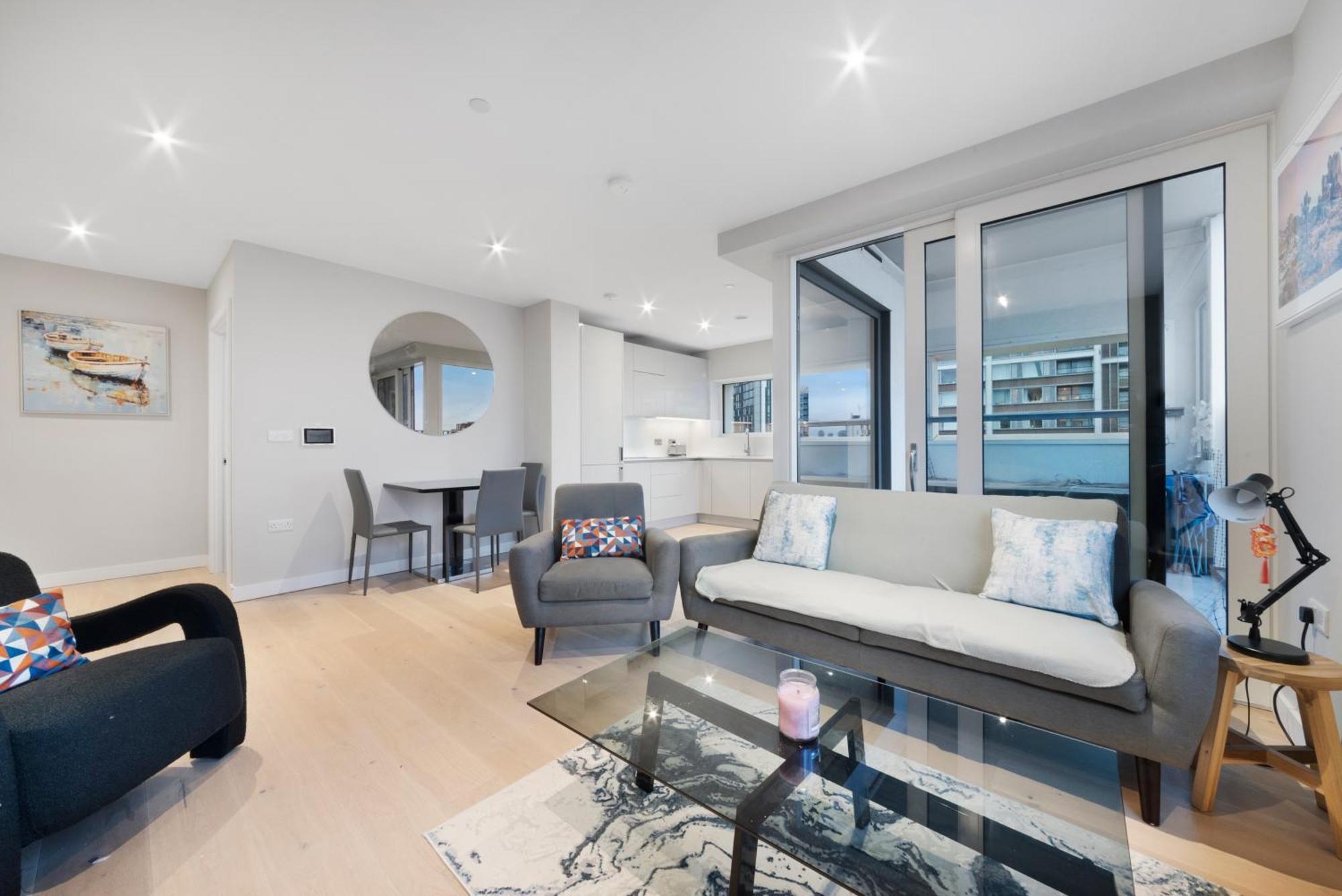 Modern 2 Bed Heart Of Elephant Castle *