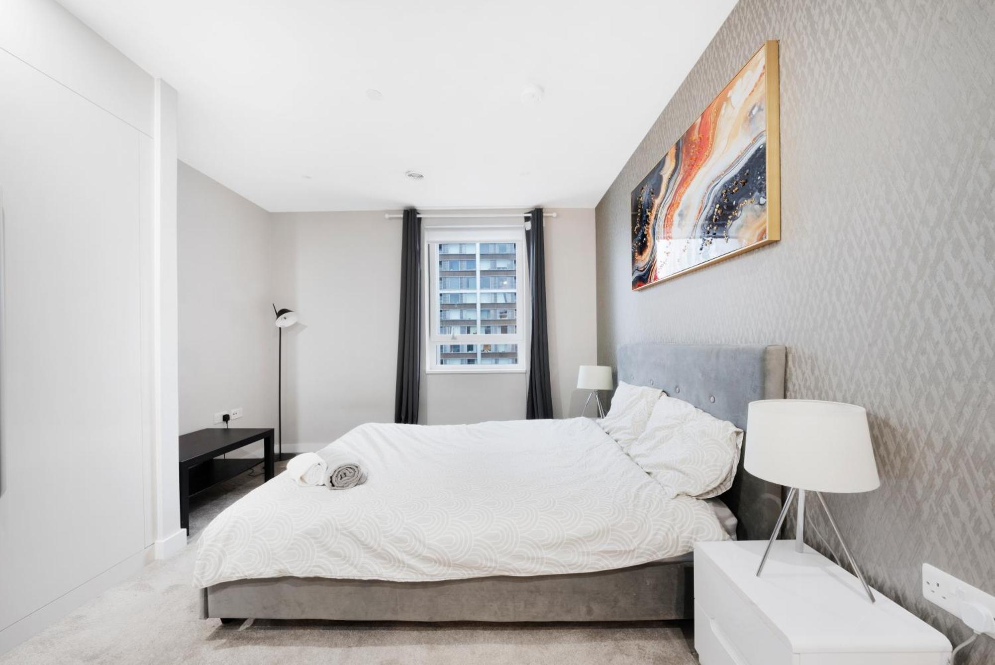 Modern 2 Bed Heart Of Elephant Castle *
