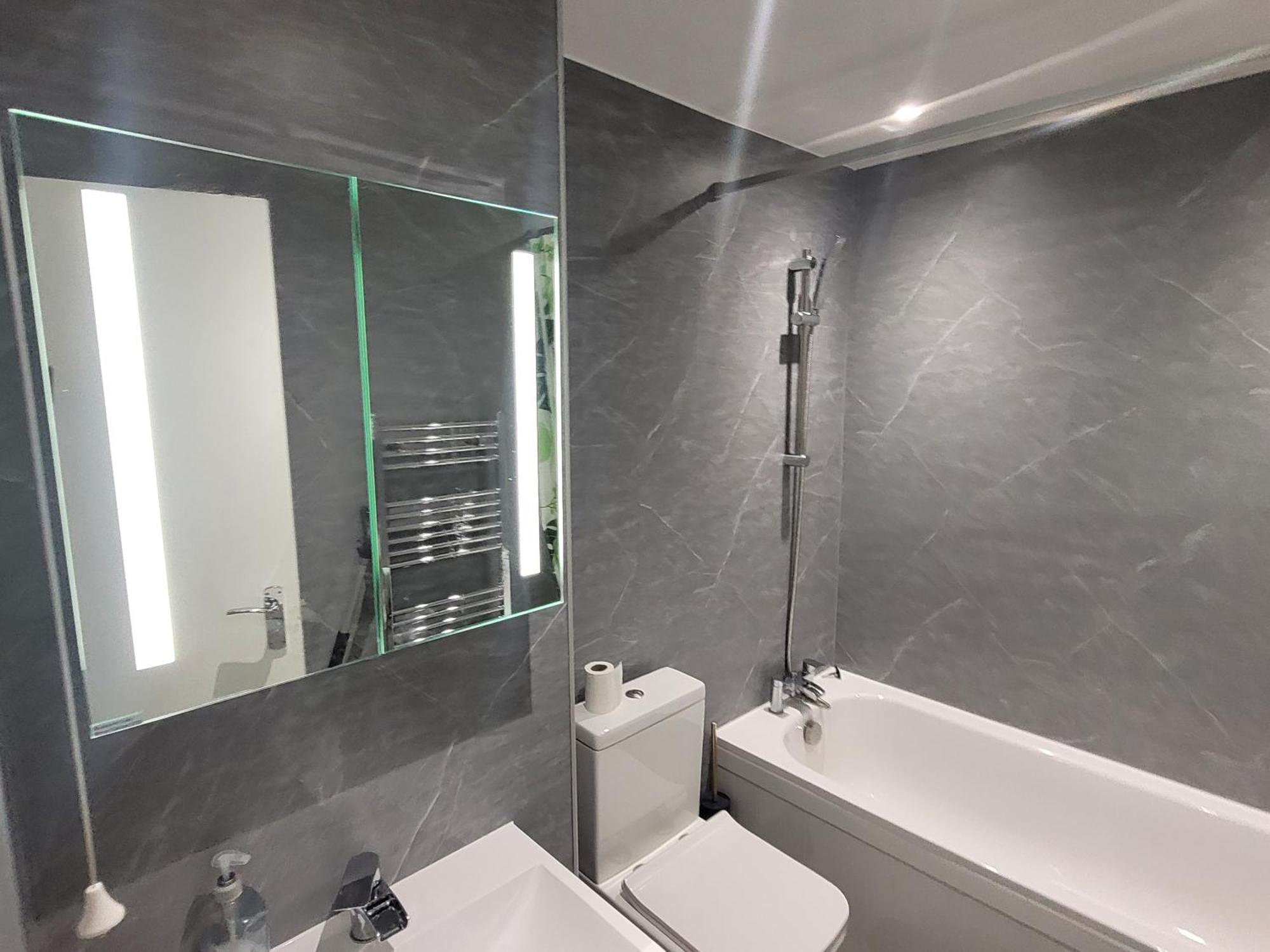 Private In A 2 Bed In Zone 2