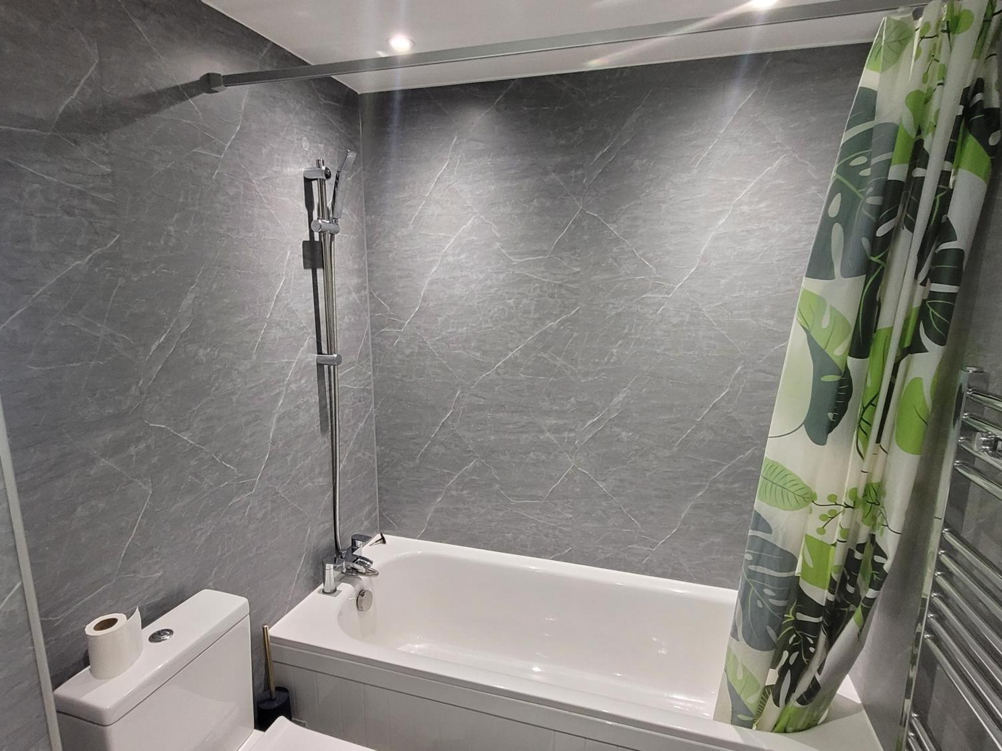 Private In A 2 Bed In Zone 2 Guest house *