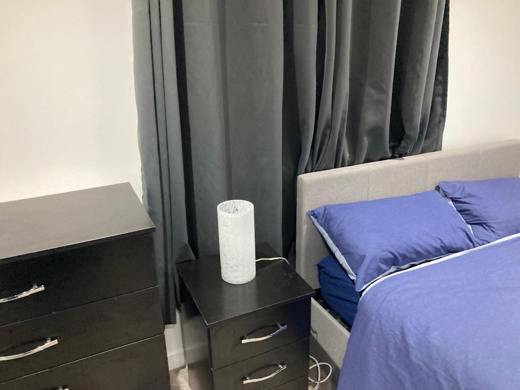Private In A 2 Bed In Zone 2 Guest house London