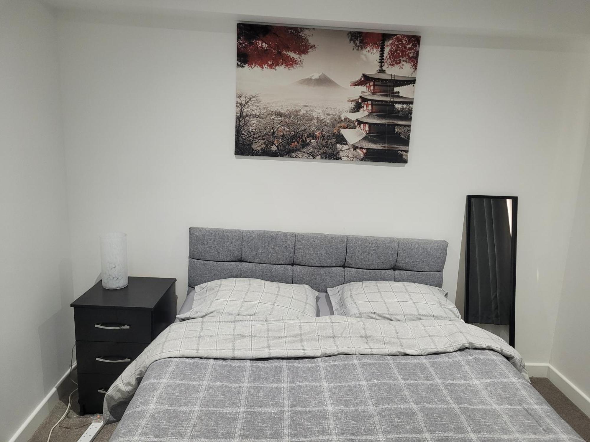 Private In A 2 Bed In Zone 2 Guest house London