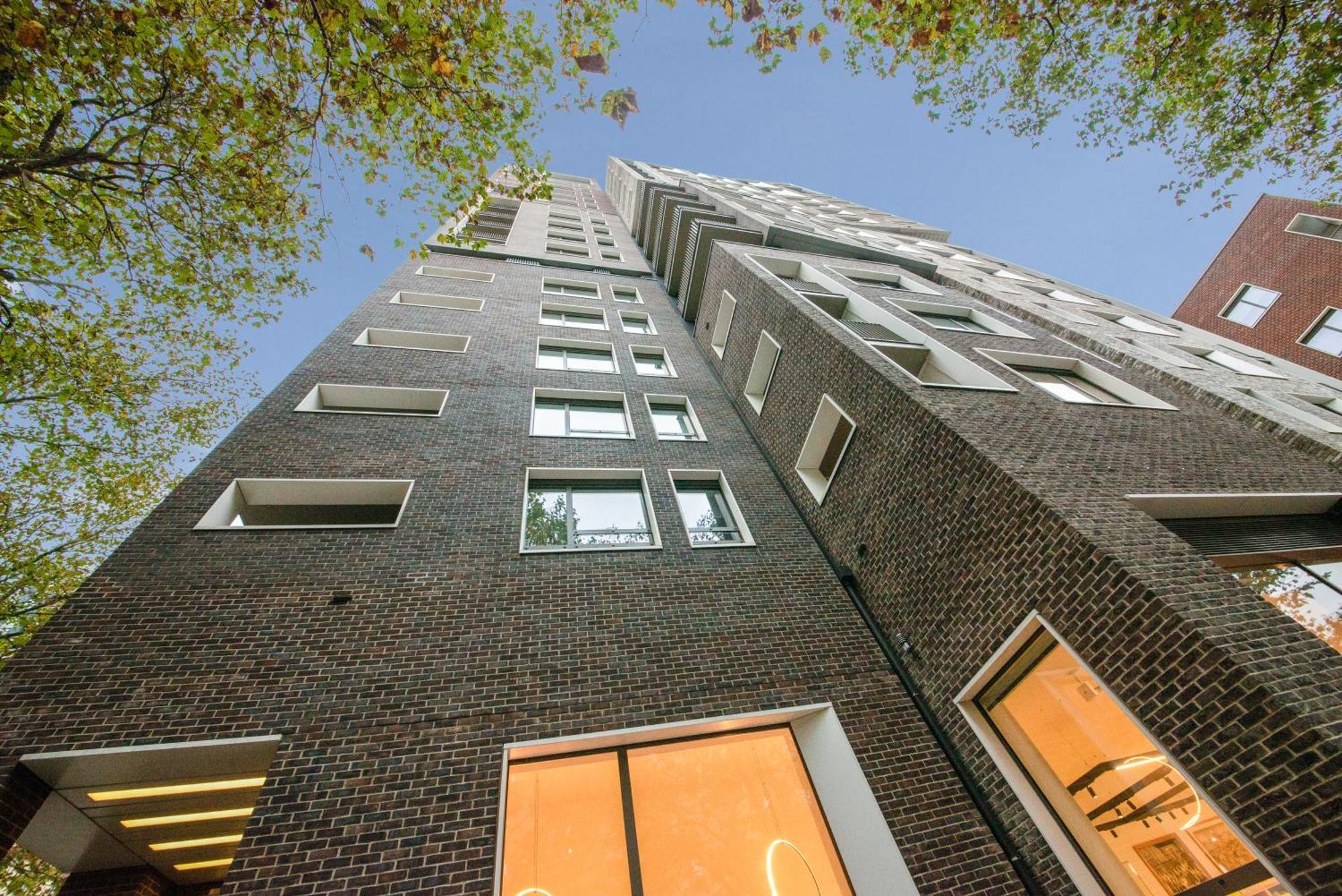 Modern 2 Bed Heart Of Elephant Castle Londen