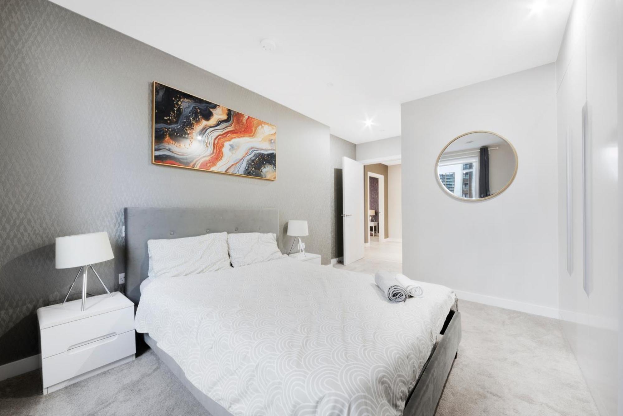 Modern 2 Bed Heart Of Elephant Castle Apartment London