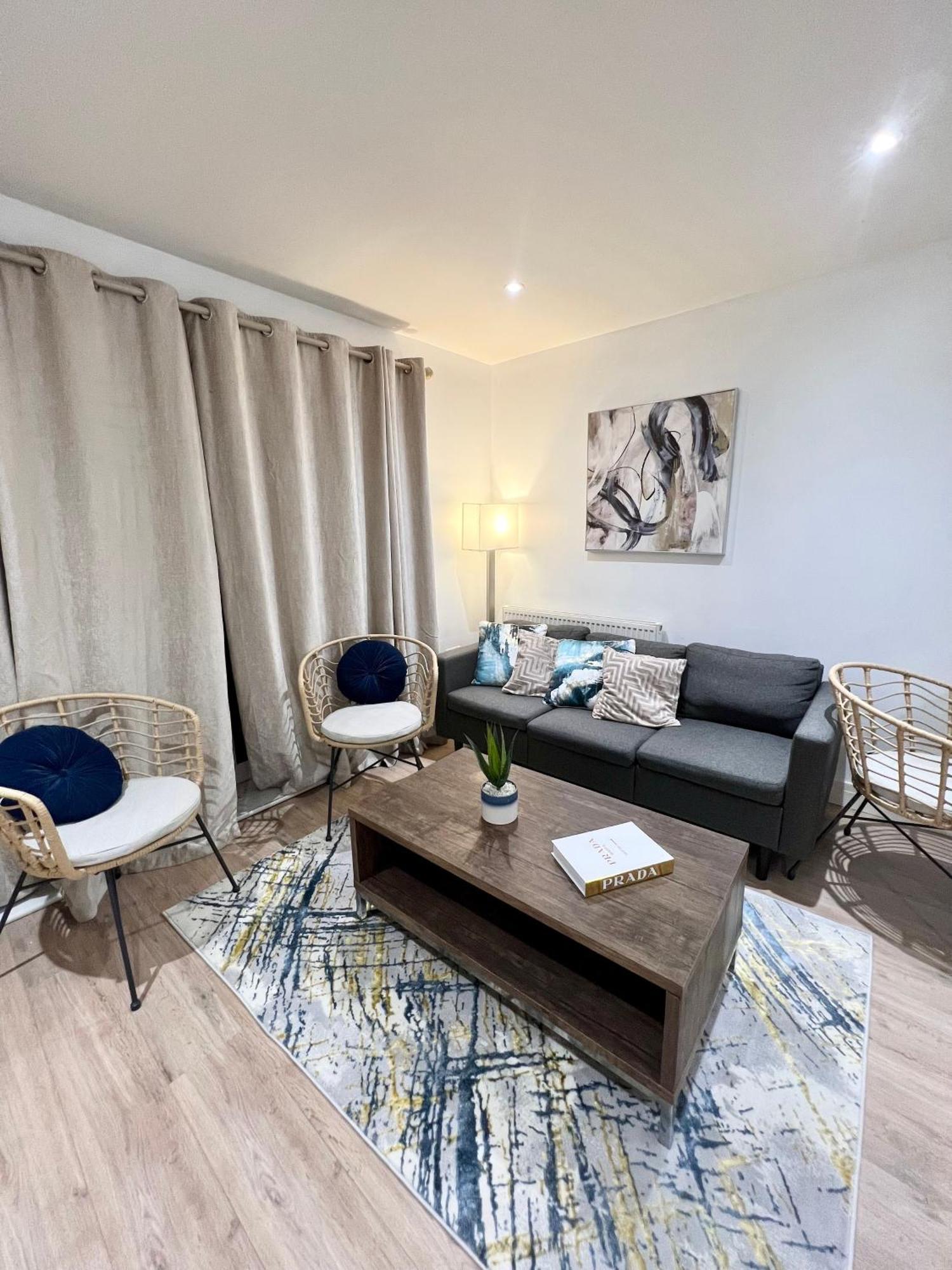 Luxury 2 Bed 2 Bath Zone Two Appartement *
