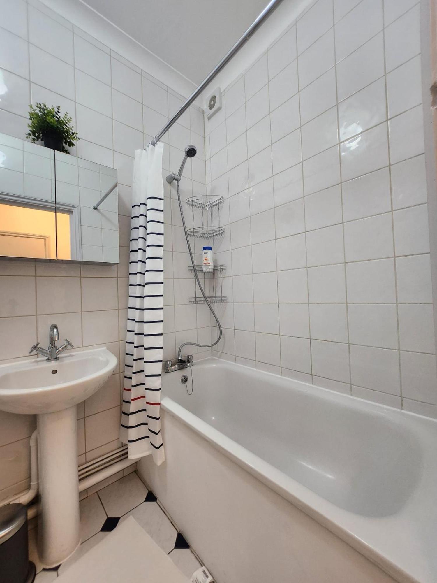 St 6 - 2 Min Walk From Tube Cozy Appartement