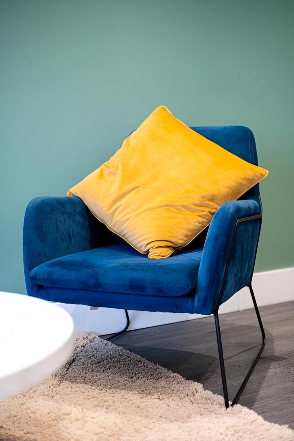 2bd In Whitechapel, *
