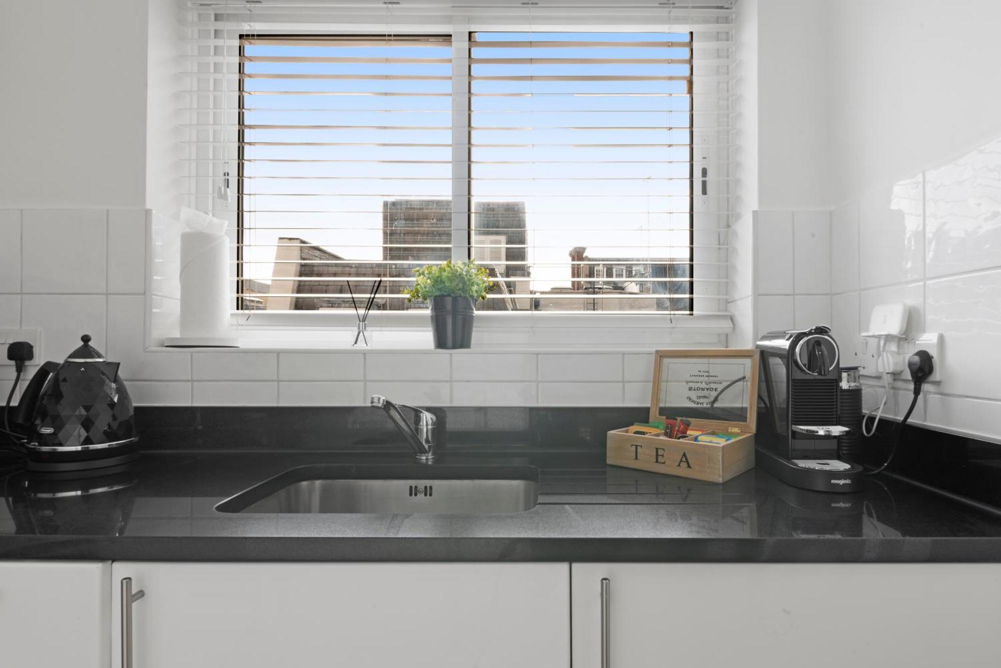 Appartement 1 Bed-mayfair-private Balcony Londen