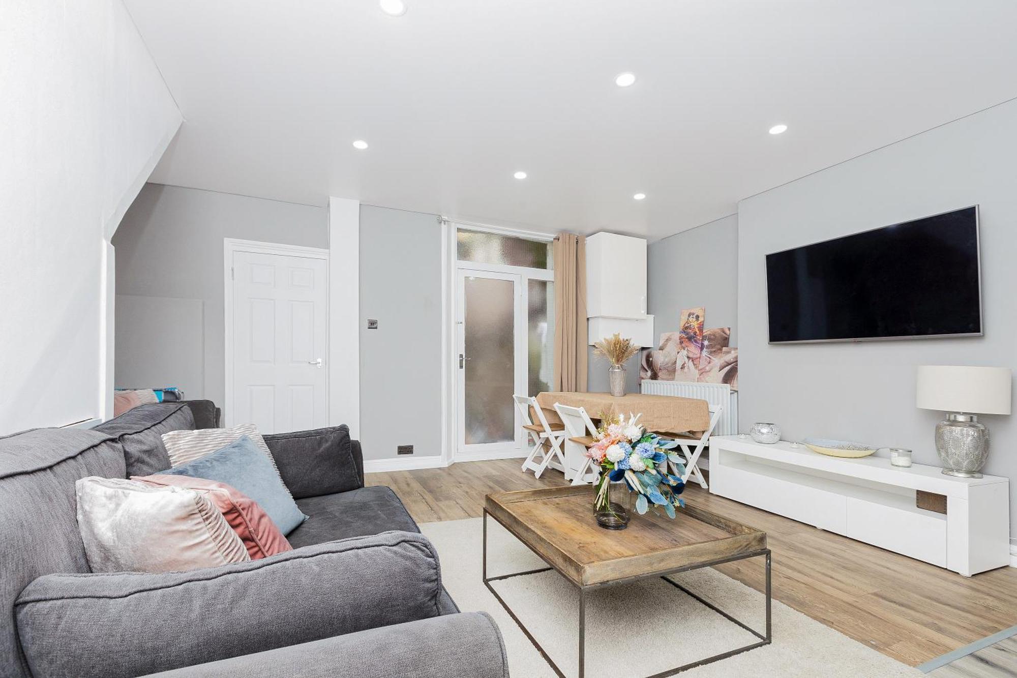 Apartamento 2br Flat In Kensington, 2 Mints Earl's Court Tube Londres