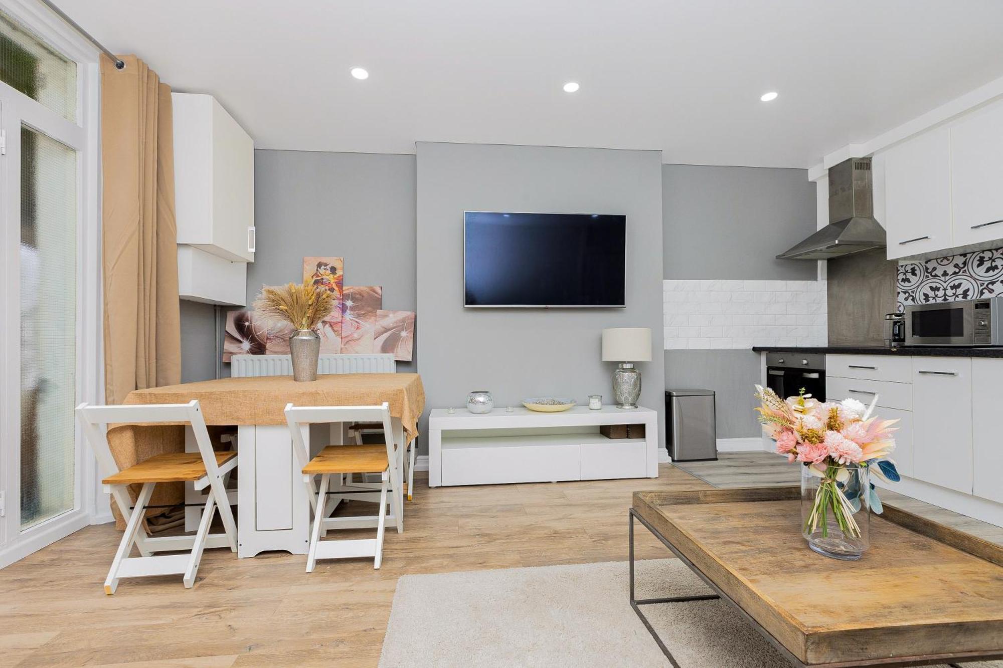 Apartamento 2br Flat In Kensington, 2 Mints Earl's Court Tube Londres