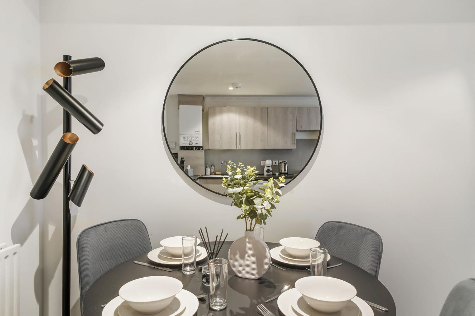 1br & 2br Apts By Livestay Short Lets & Serviced With Free Wifi Appartement *