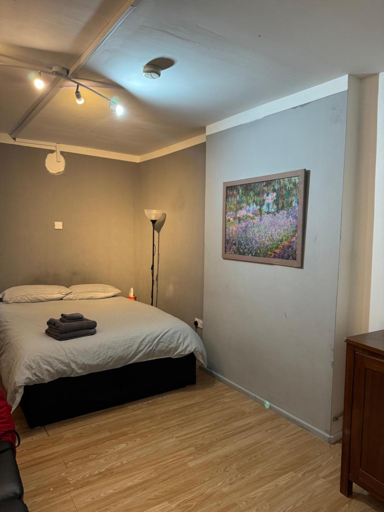 Nice In Central Apartment
