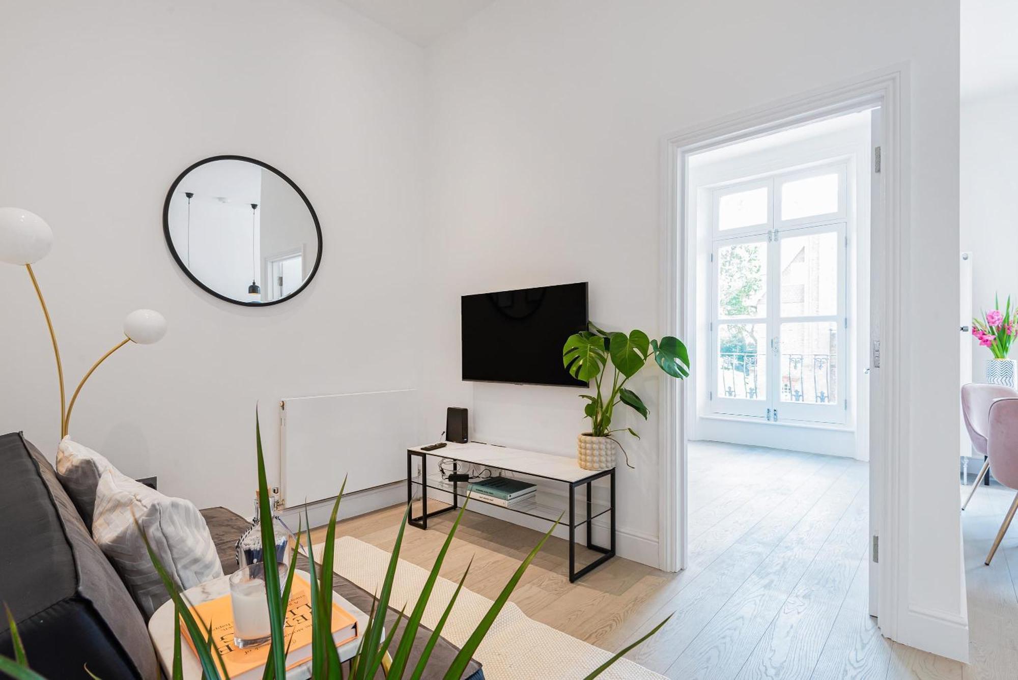 Lady On The Lane- 2 Bed Primrose Hill * Londen