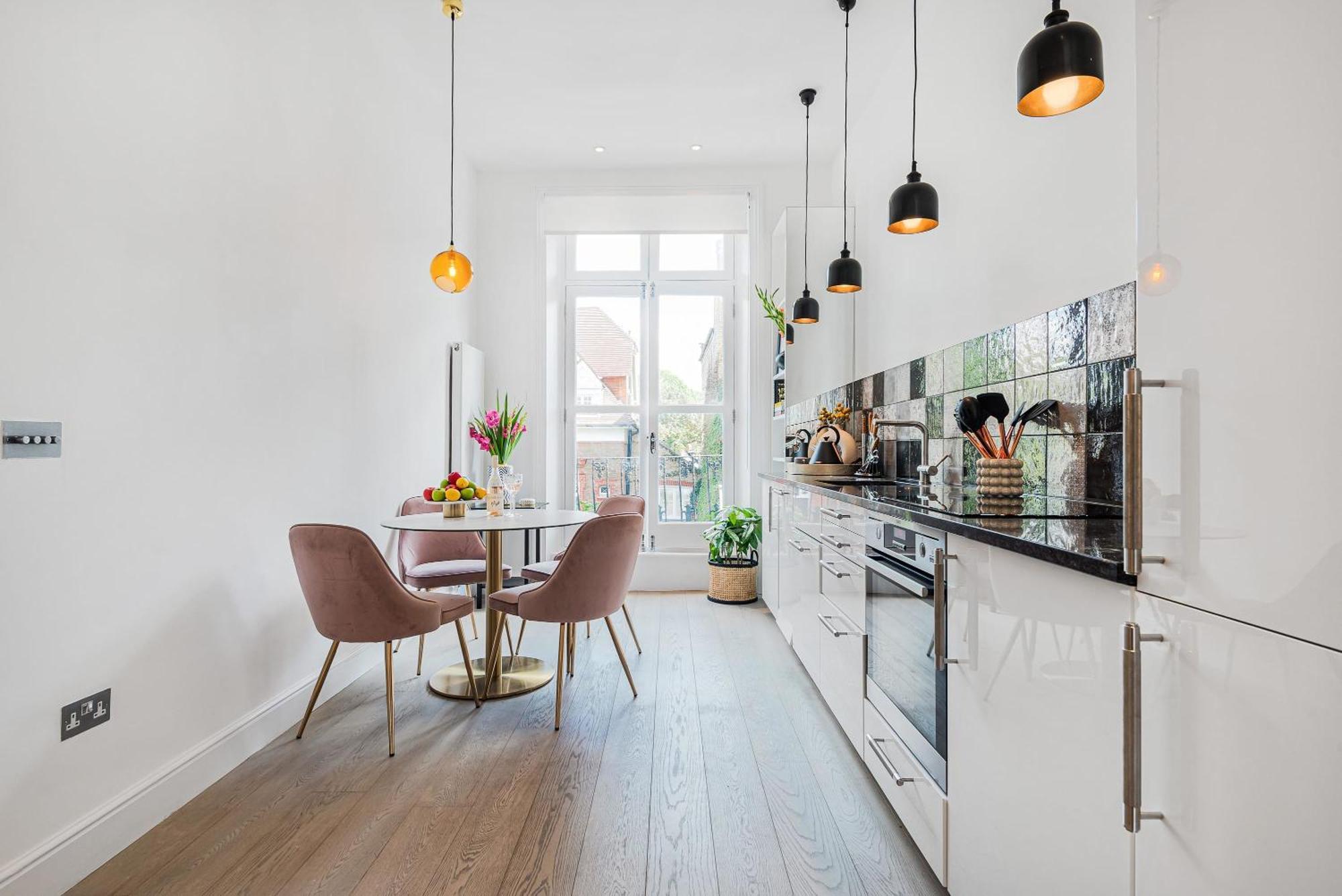 Lady On The Lane- 2 Bed Primrose Hill Apartment