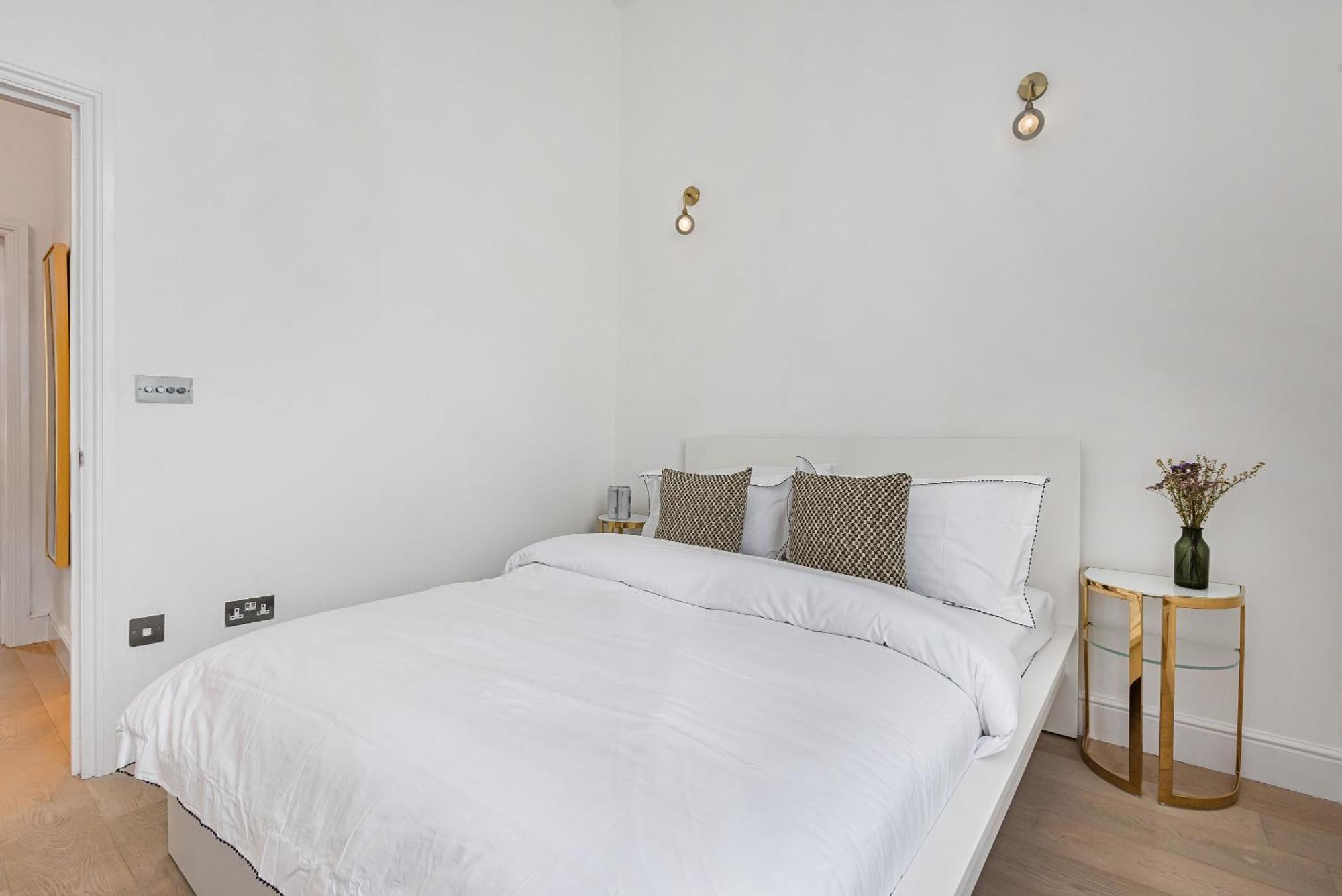 Lady On The Lane- 2 Bed Primrose Hill *