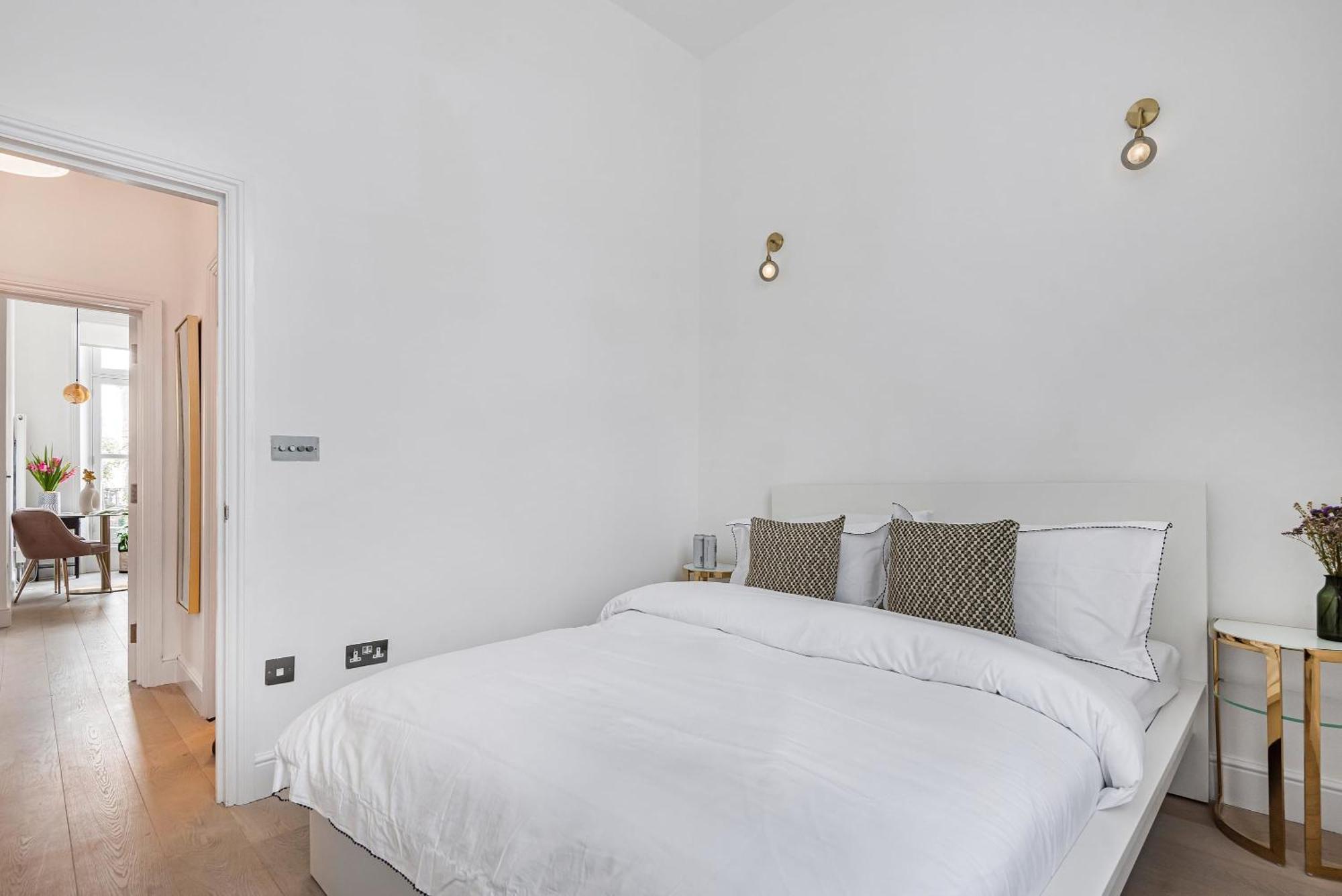 Lady On The Lane- 2 Bed Primrose Hill