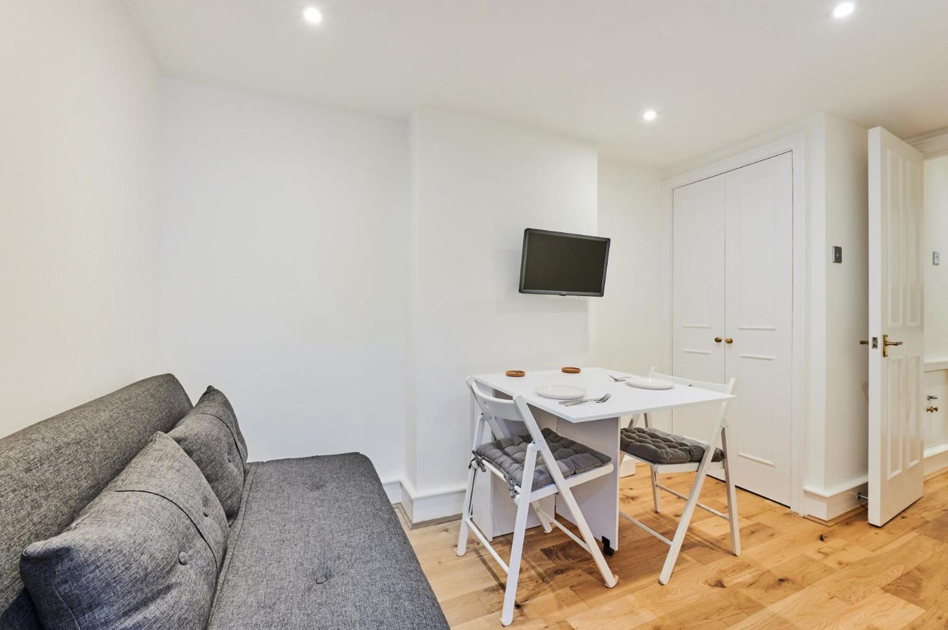 Regency Residences - Fitzrovia - By Frankie Says Londres