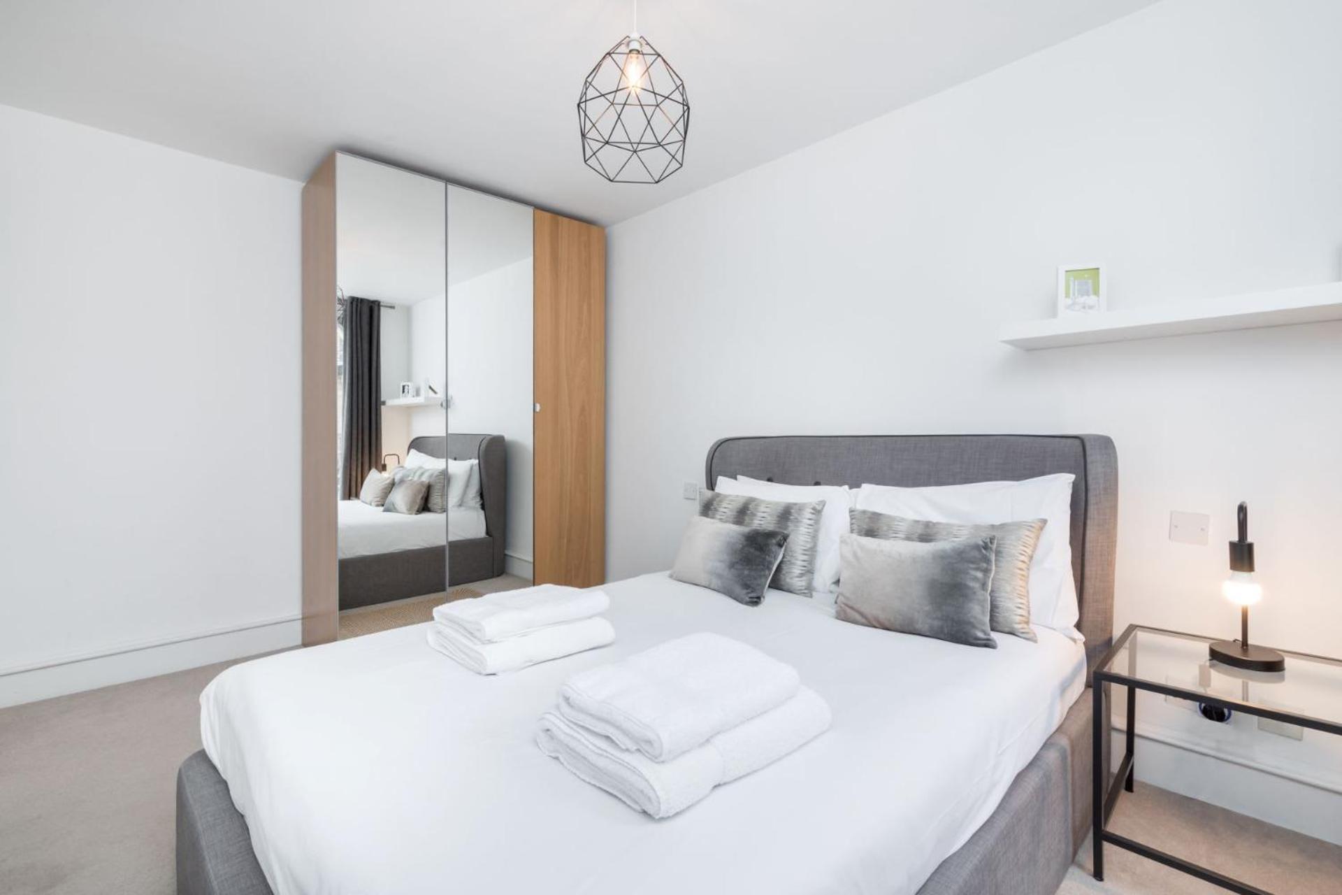 Regency Residences - Fitzrovia - By Frankie Says * Londres