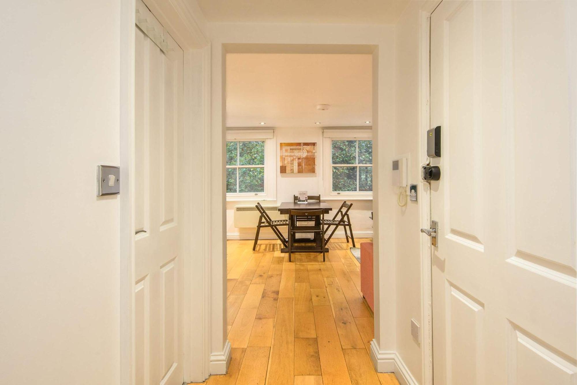 The Play Pen - Holborn - By Frankie Says Apartamento *