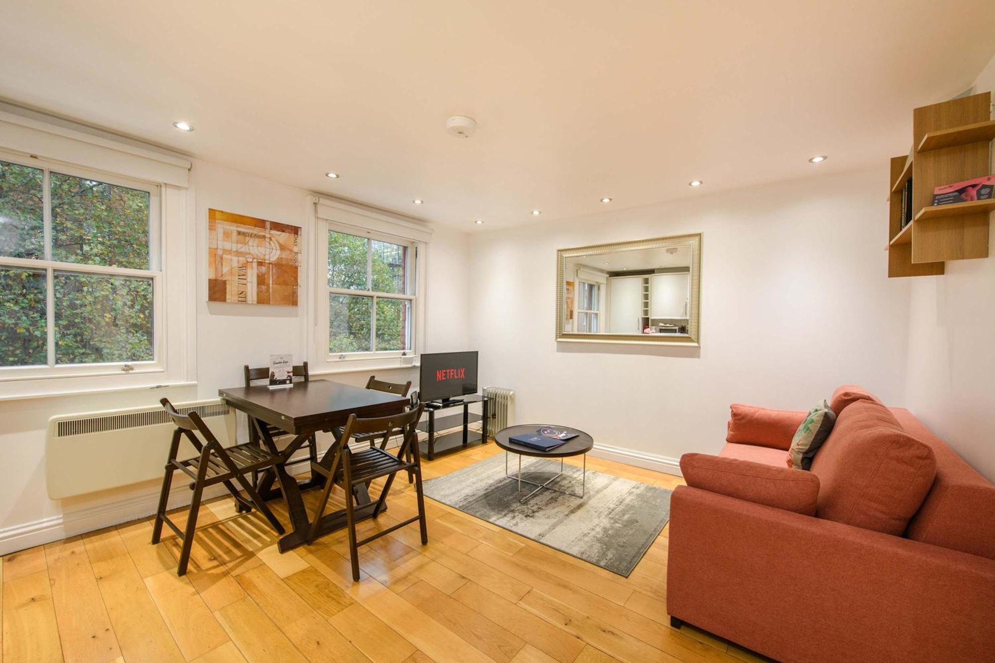 The Play Pen - Holborn - By Frankie Says Apartamento *
