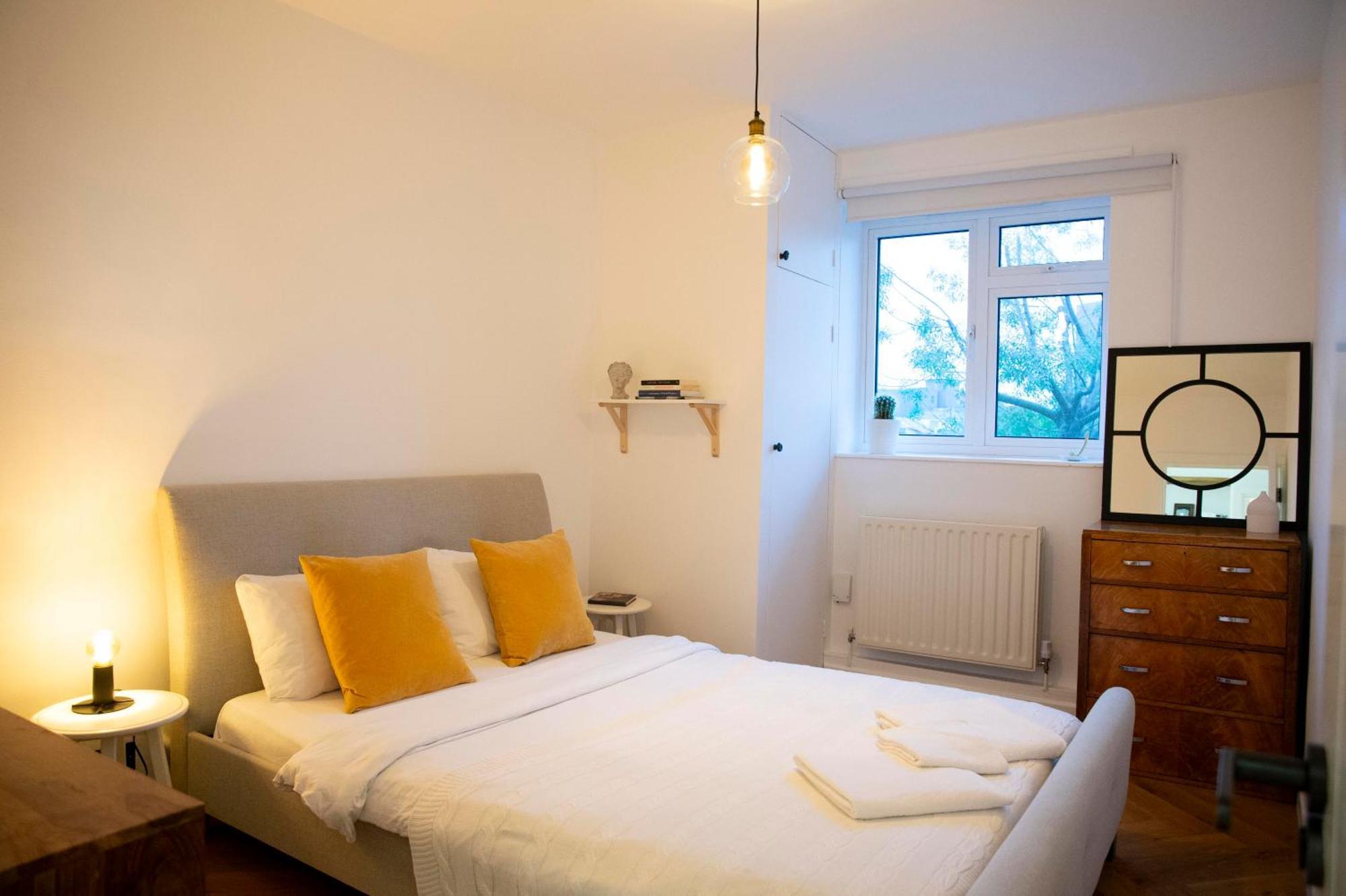 Sunny, Cosy And Central Near Eye Apartamento