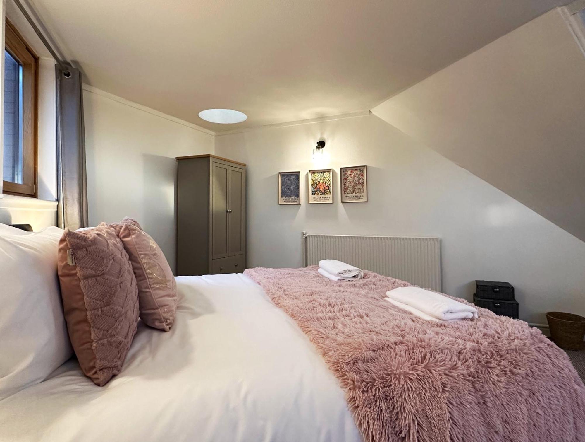 Aria's Place In Chelsea - 2 King Size Bed, 1 Double Bed Appartement *