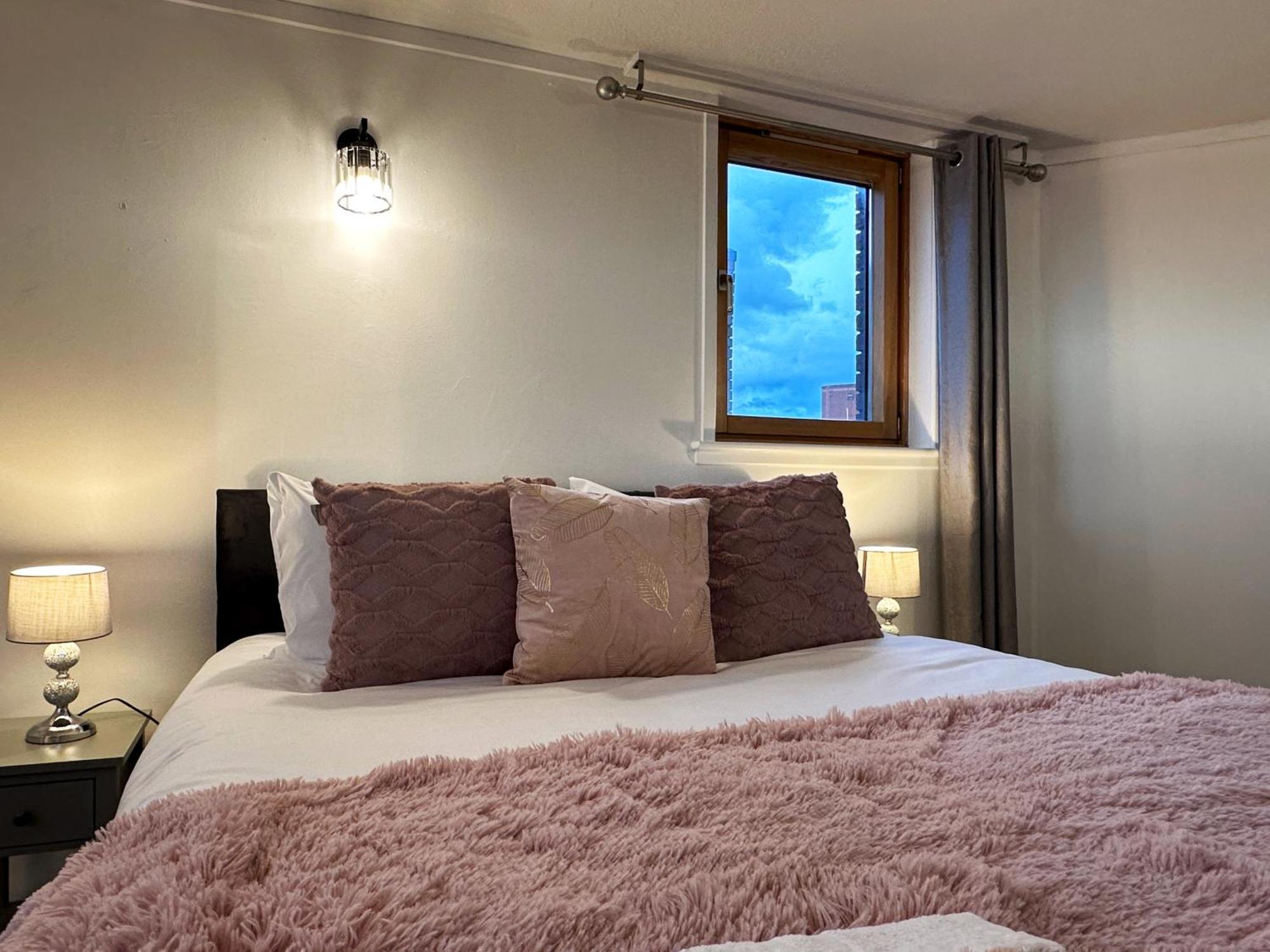 Aria's Place In Chelsea - 2 King Size Bed, 1 Double Bed Appartement