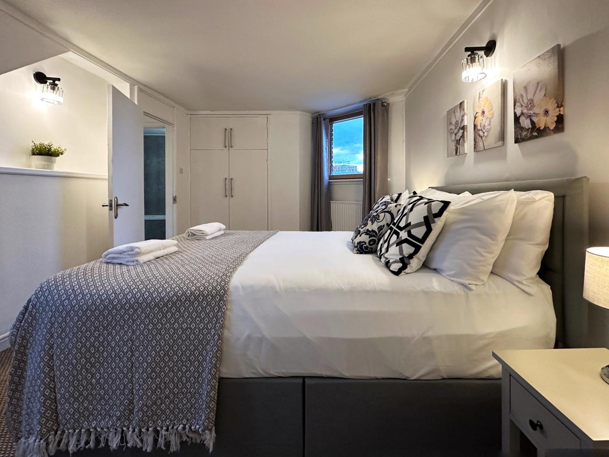 Aria's Place In Chelsea - 2 King Size Bed, 1 Double Bed Appartement