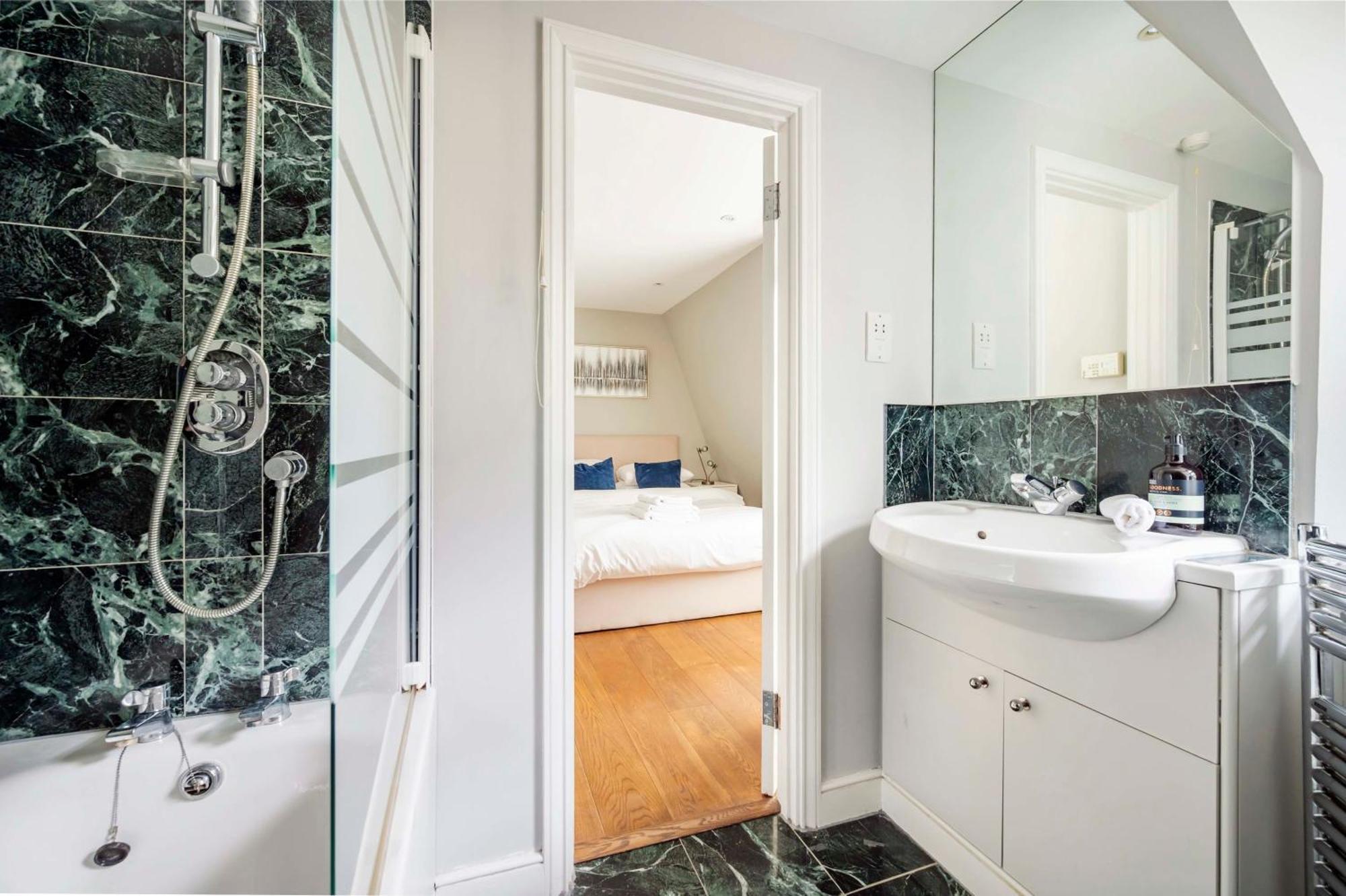 Appartement The Mayfair Marvel- By Out Of Office Lifestyle *