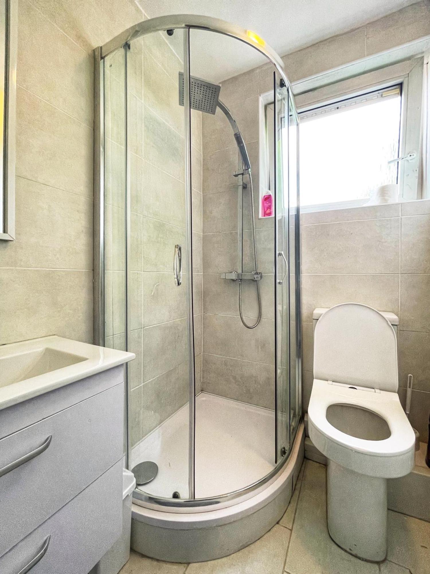 Ethan's Place In Mile End - 2 Double Beds, 1 Bunk Bed, Max 6, Spacious, Ideal For Families Apartamento