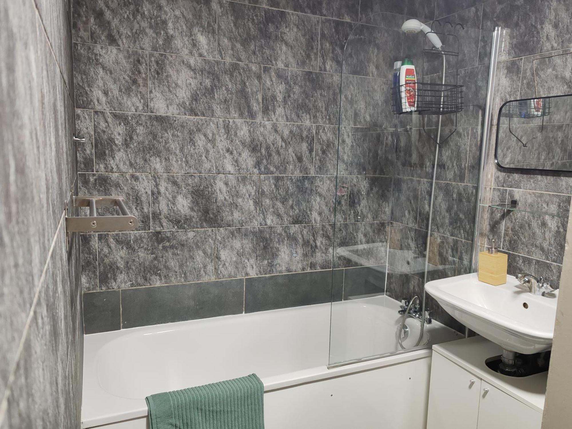 Two Bedroom In Queensway, W2, Apartamento Londres