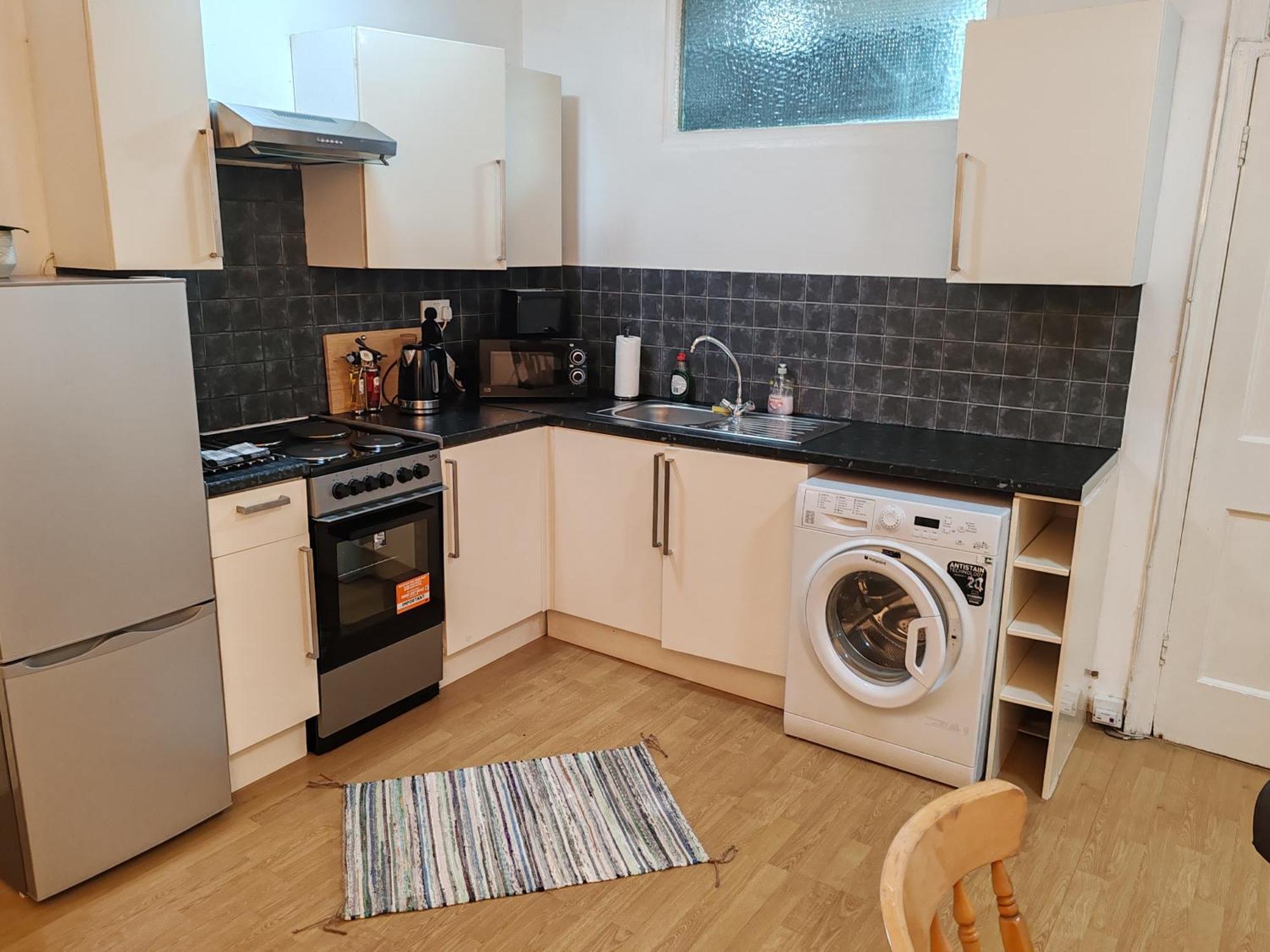 Two Bedroom In Queensway, W2, Londres