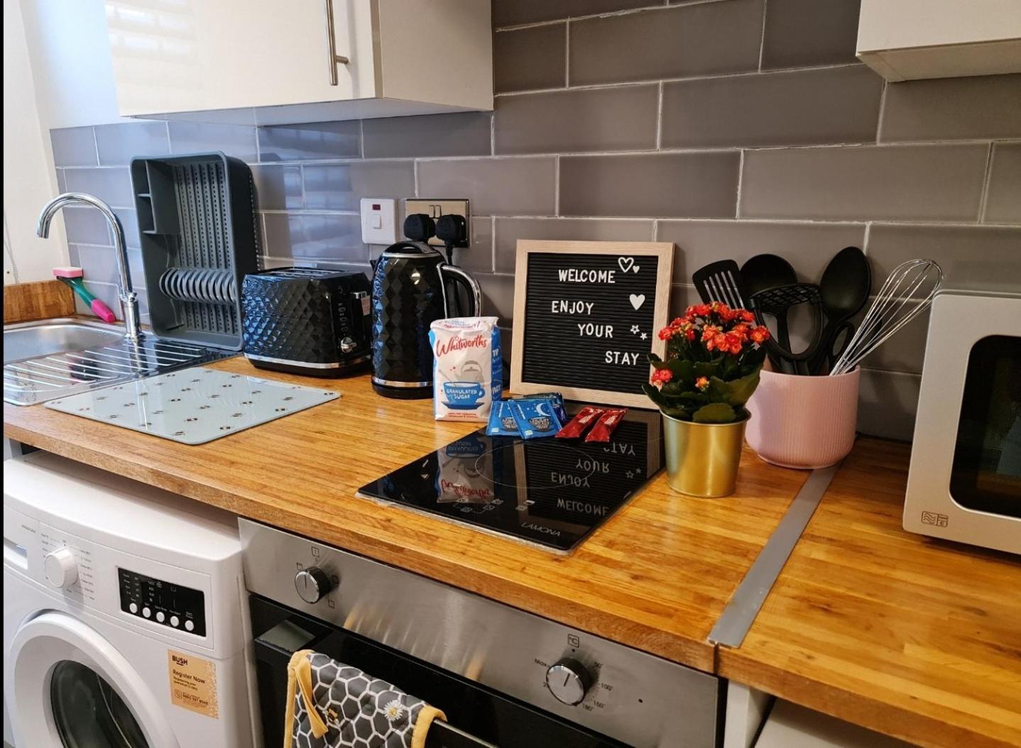 Cosy With Kitchenette And Private Bathroom - 15mins To London! Londres