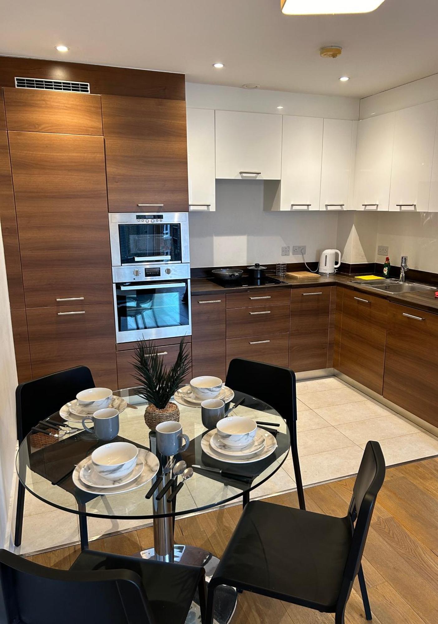 Newly Renovated & Modern 2-br Close To Canary Wharf Appartement