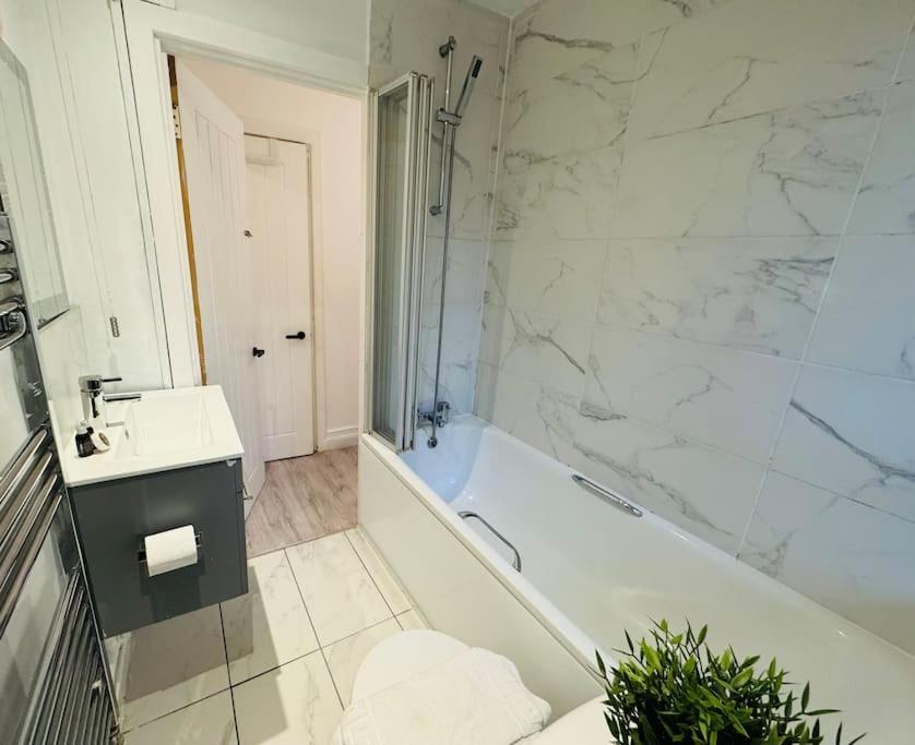 Charming Near Station Free Parking-cityaccess * Londres