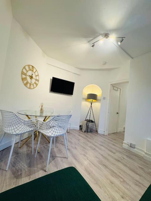 Charming Near Station Free Parking-cityaccess Londres