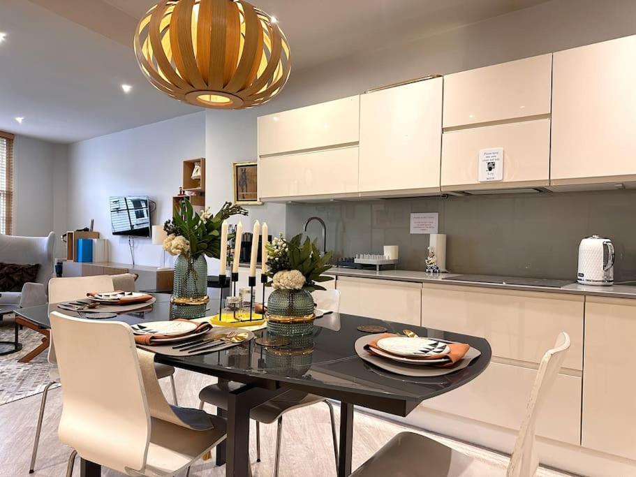 Stunning Modern 2-floor House With 3 Ensuite Villa *
