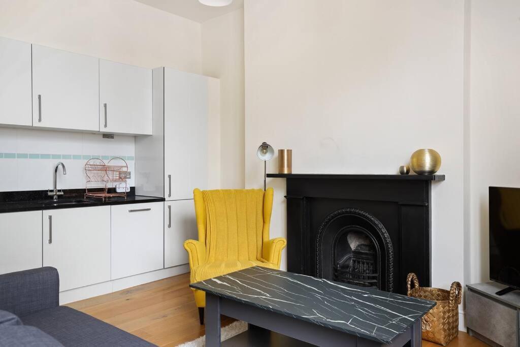 Stylish 1-bed Flat In Prime Kensington Location * Londres