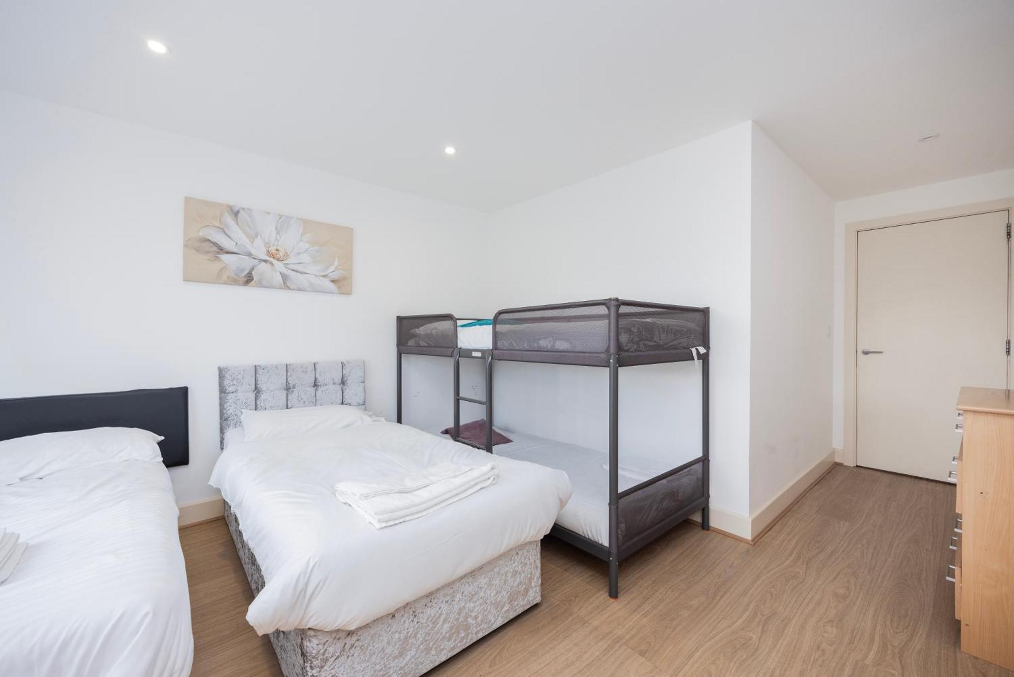 Appartement Heads On Bed -canary Wharf Docklands For The Larger Groups