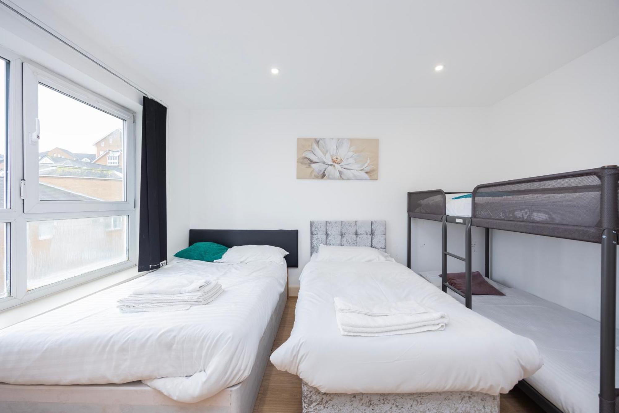 Appartement Heads On Bed -canary Wharf Docklands For The Larger Groups *