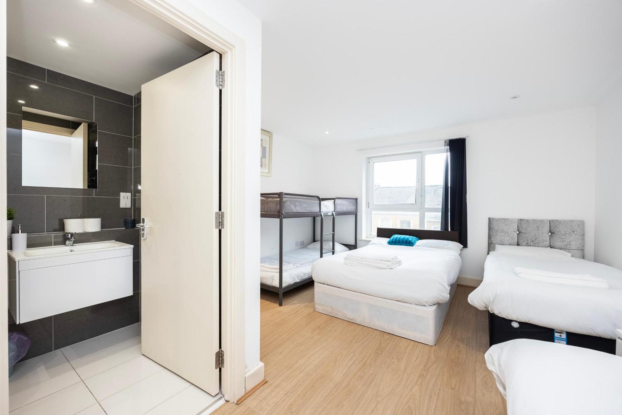 Appartement Heads On Bed -canary Wharf Docklands For The Larger Groups *