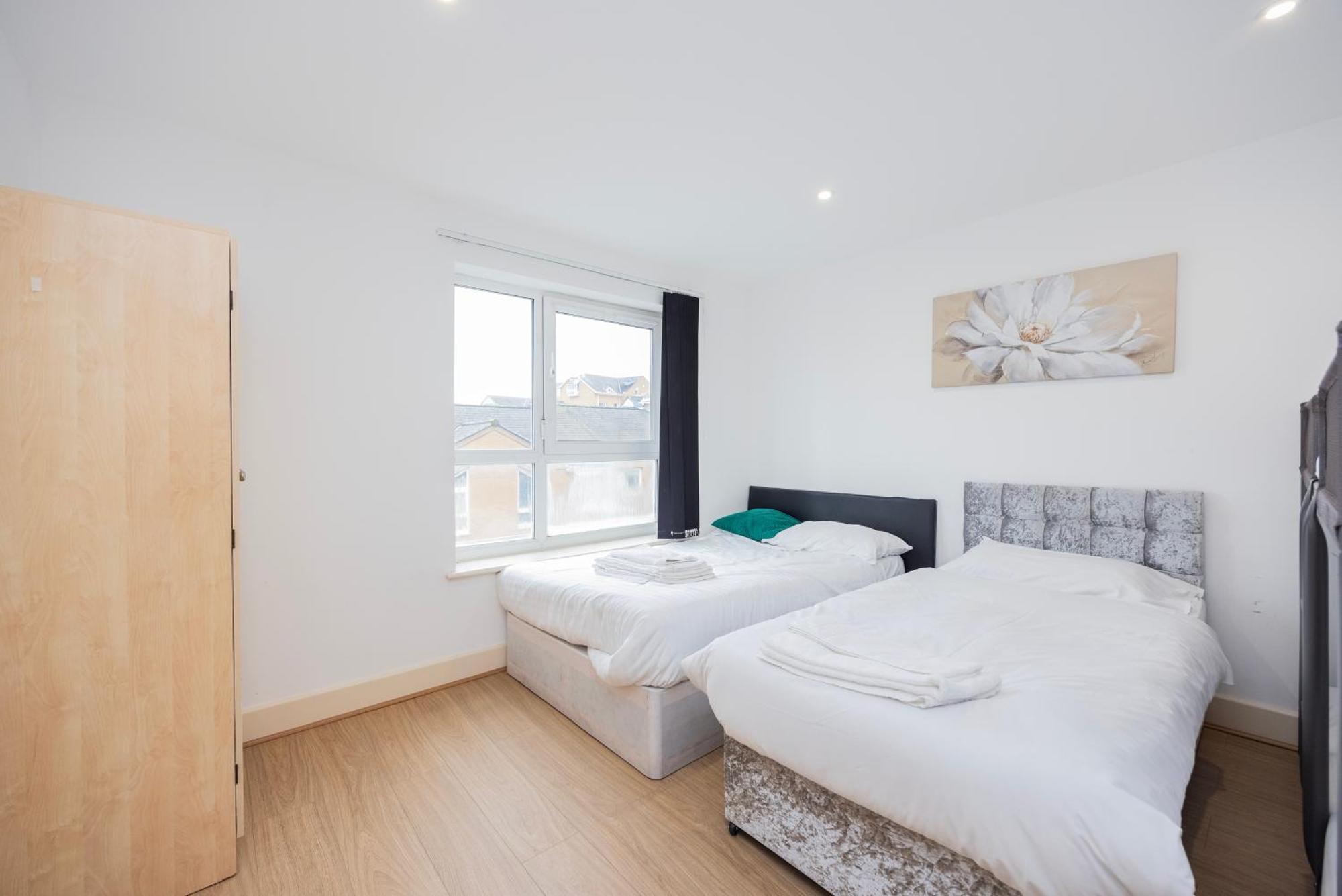 Appartement Heads On Bed -canary Wharf Docklands For The Larger Groups *