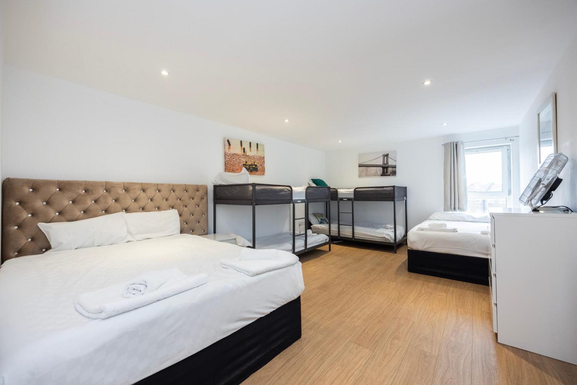 Heads On Bed -canary Wharf Docklands For The Larger Groups * Londres