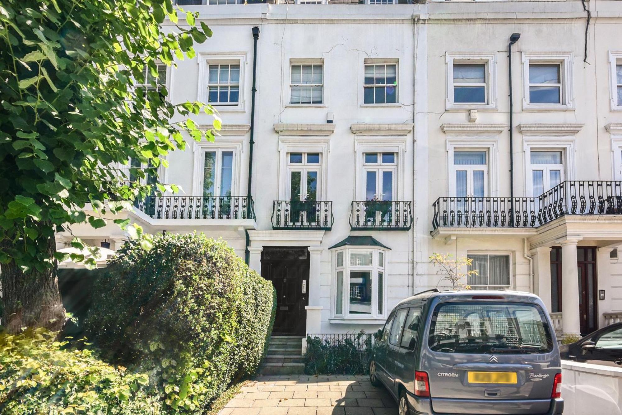 Lovely Large 1 Bed Renovated Flat W Balcony & 600mb Wifi