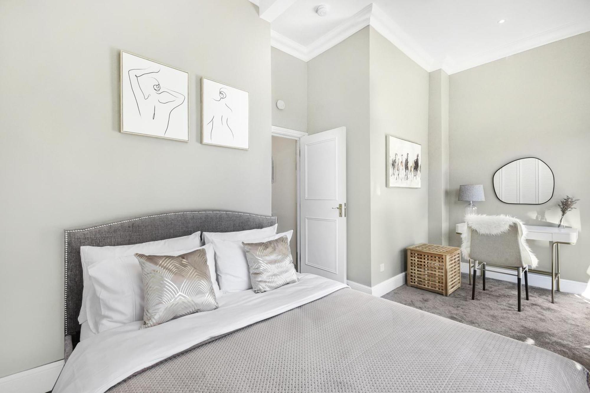 Lovely Large 1 Bed Renovated Flat W Balcony & 600mb Wifi Apartamento
