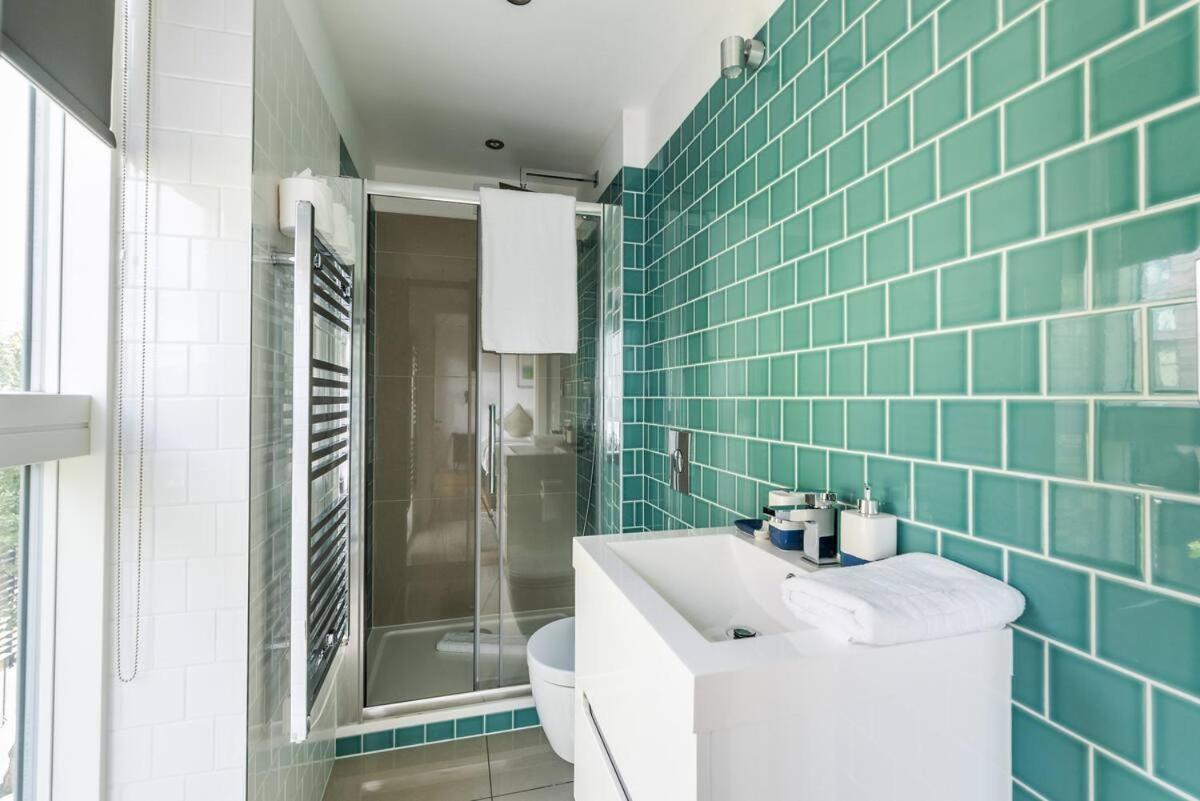 Split Level 3 Bedroom Floor Flat Londres